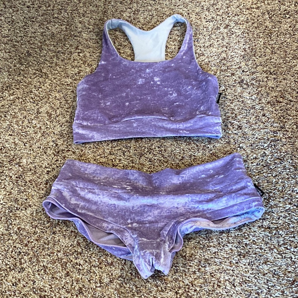 Pole Hog Velvet Outfit